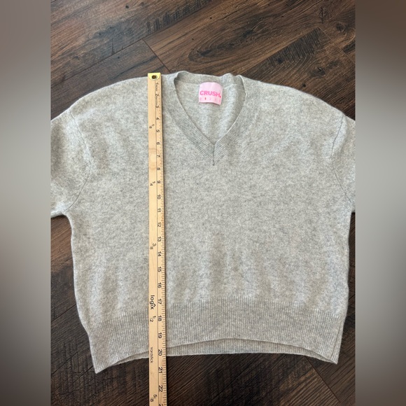 CRUSH Cashmere V-Neck Pullover Sweater Gray (Size 1= Small) - Picture 6 of 8